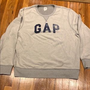 Men’s Gap sweatshirt in a reverse weaver pattern